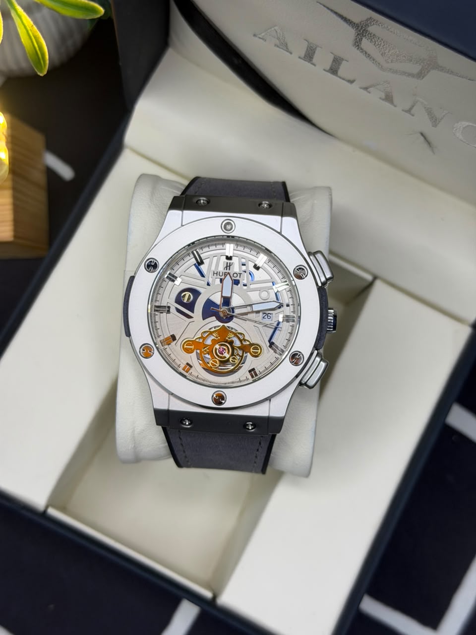HB Semi Auto Pendulum Swing Men,s Watch