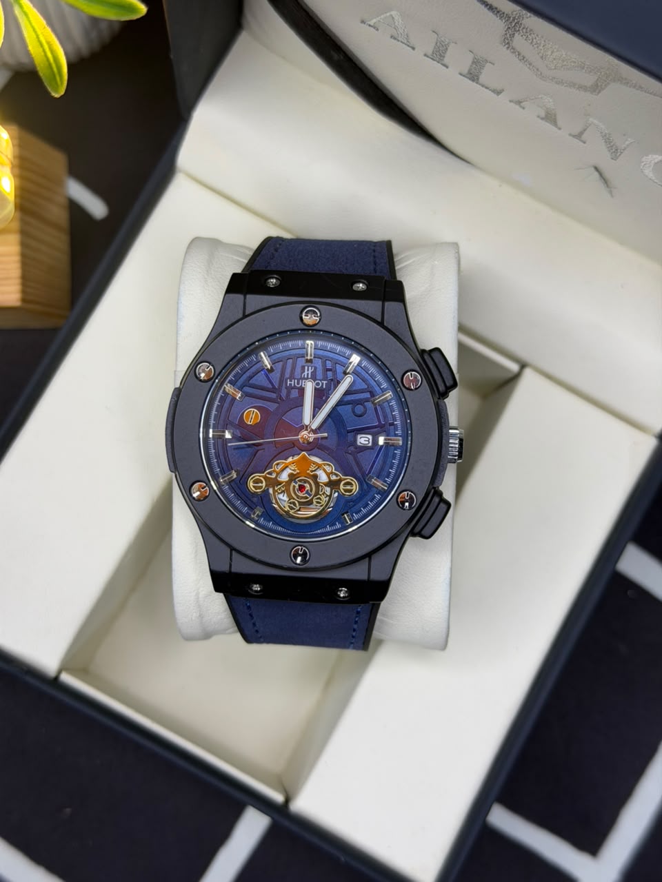 HB Semi Auto Pendulum Swing Men,s Watch